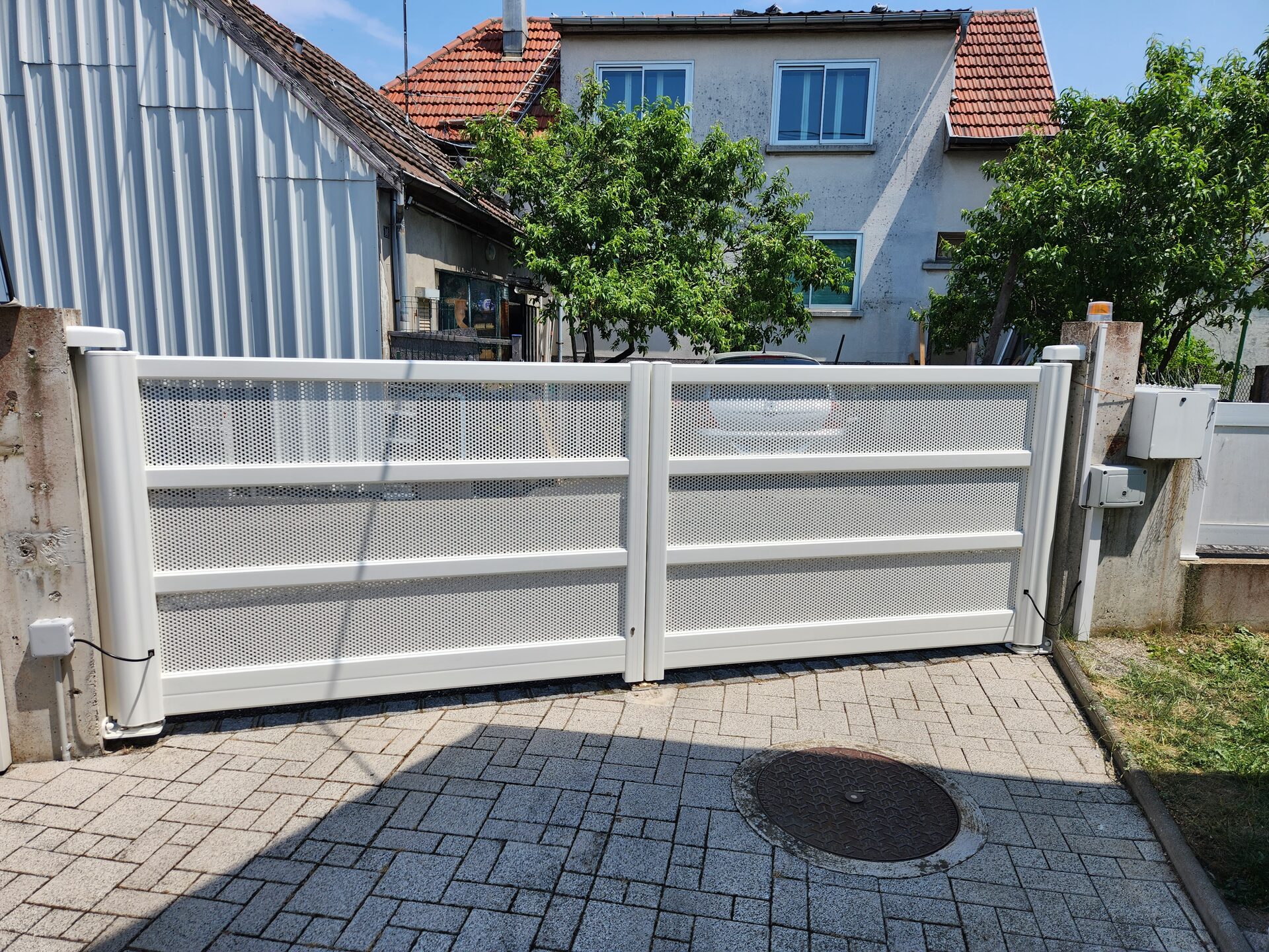 Portail haut de gamme avec motorisation intégrée